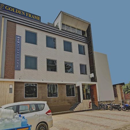Townhouse Golden Frame Hotel Ghaziabad Exterior photo
