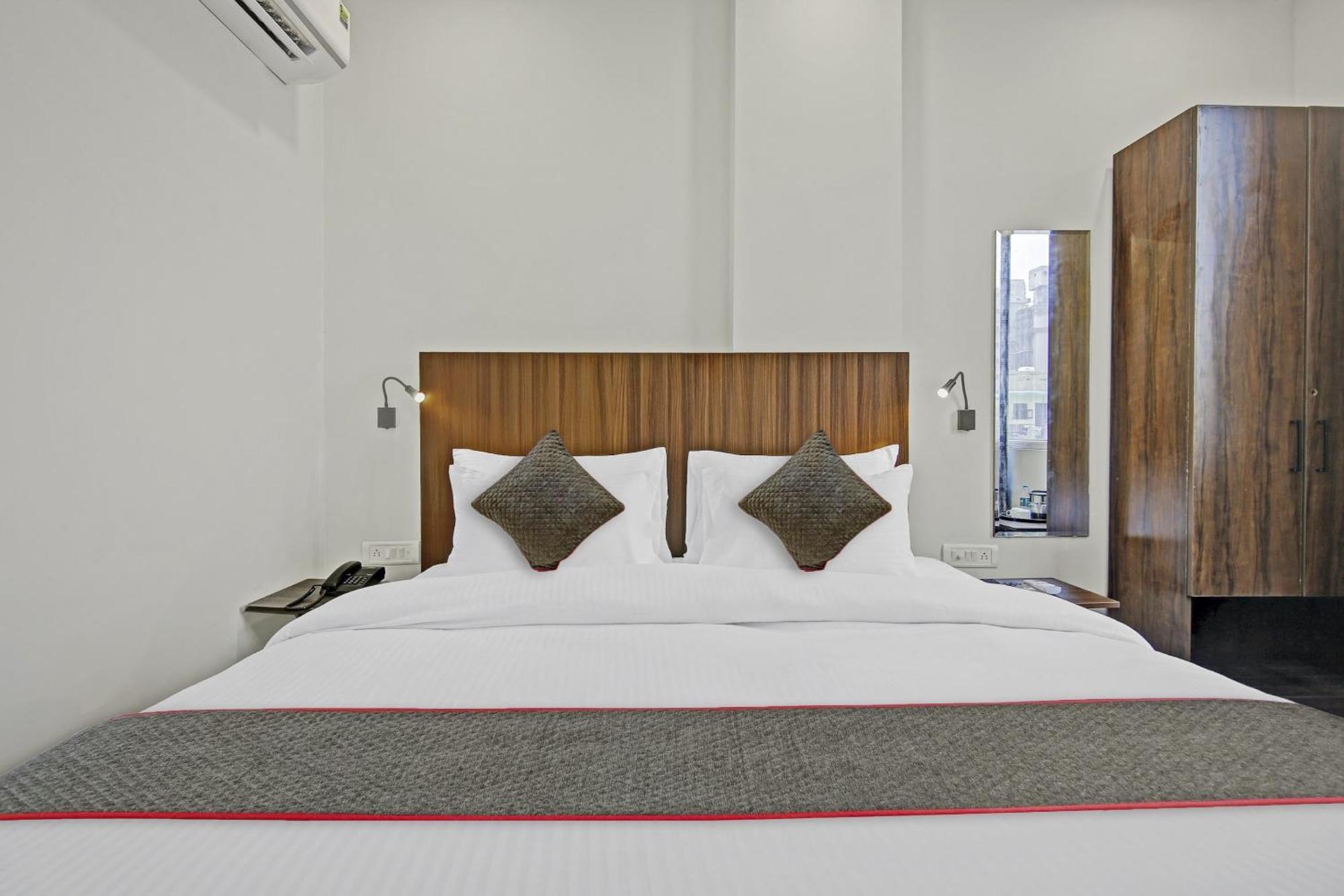 Townhouse Golden Frame Hotel Ghaziabad Exterior photo
